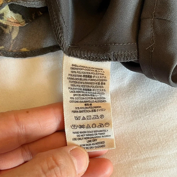 Free People Gray Floral Accordion
Dress With Lace Trim, size XS - Picture 10 of 15